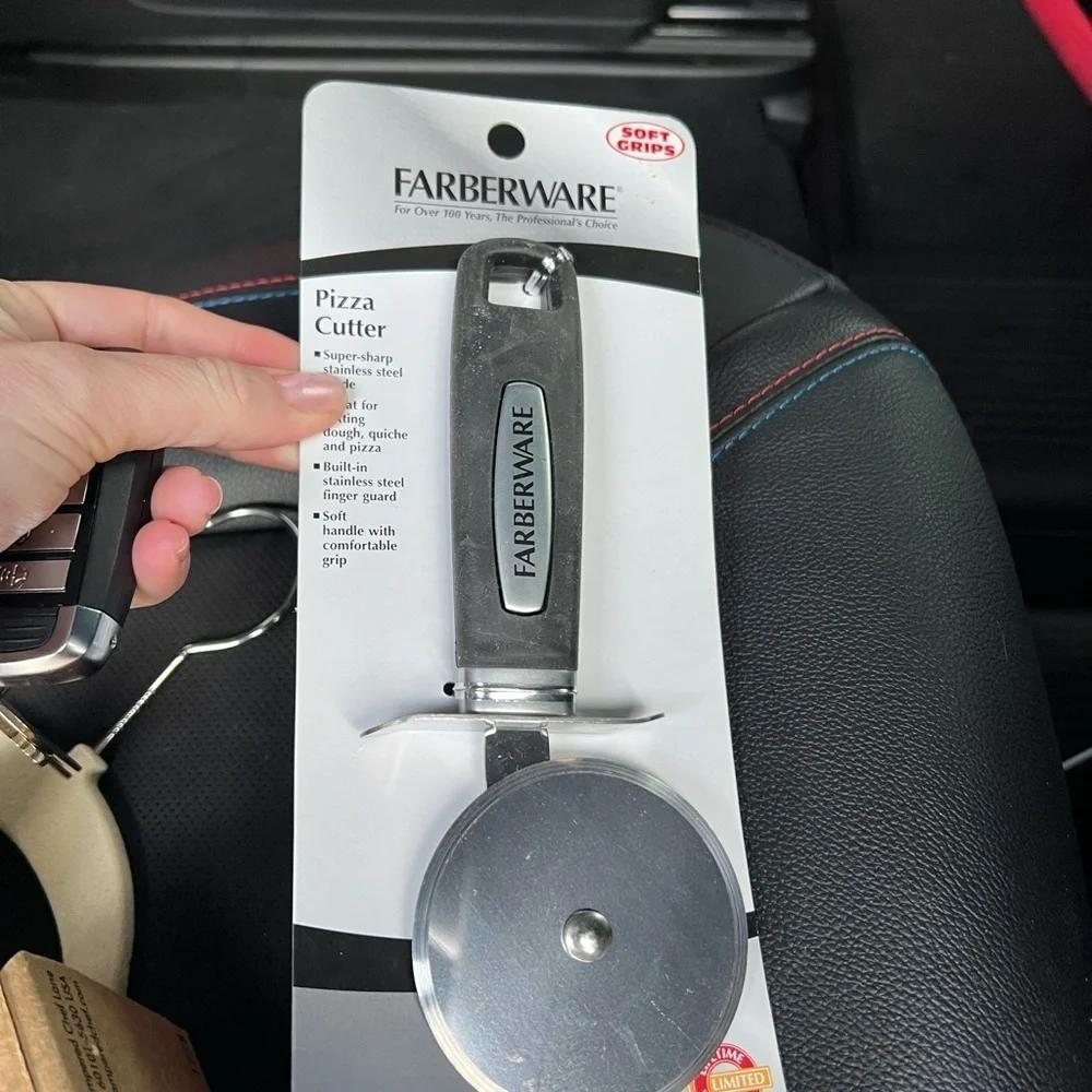 Pizza cutter